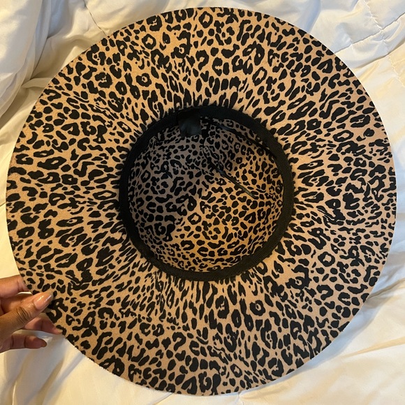 Cheetah print hat - Picture 3 of 3